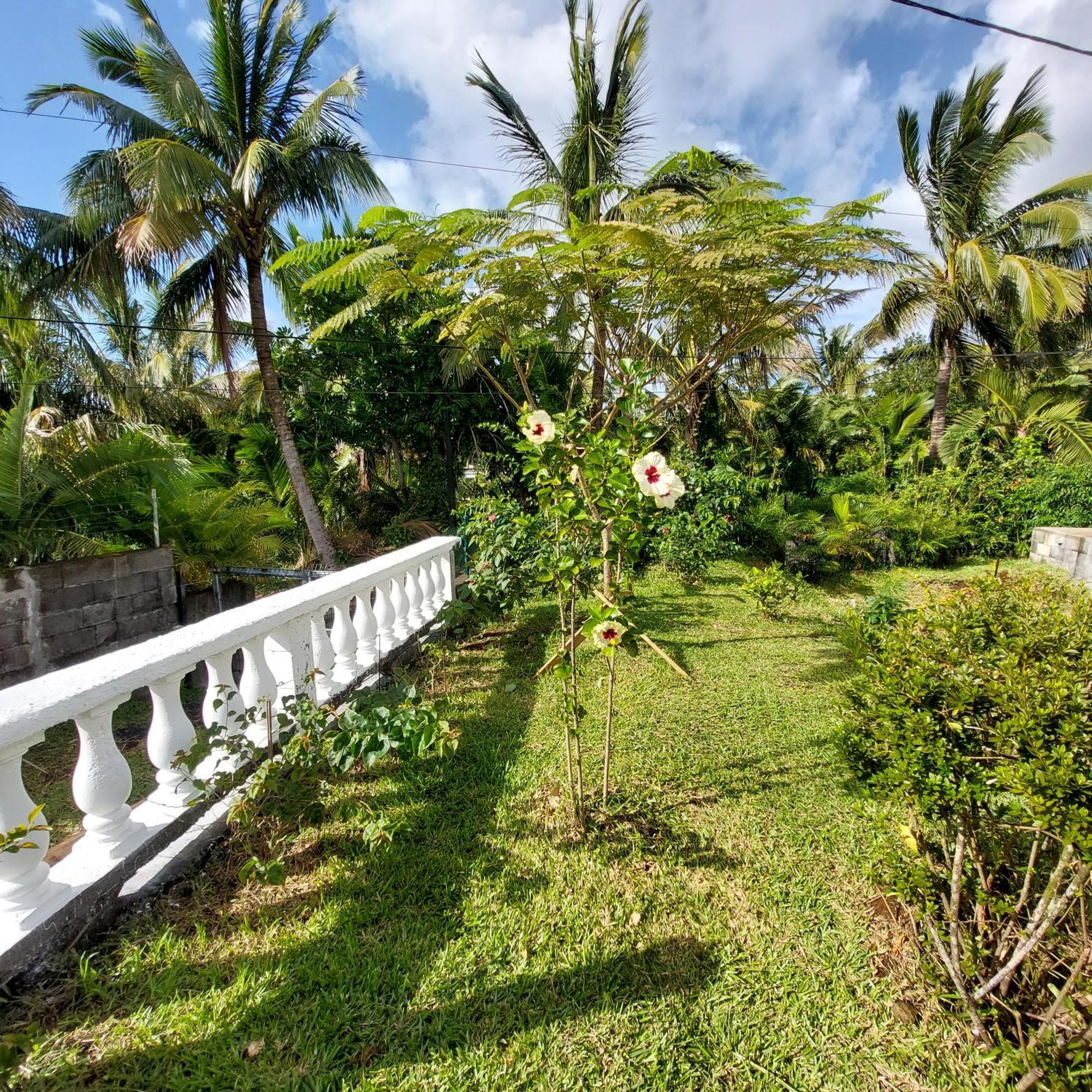L Eden De L Est Villa Sainte-Rose Room photo